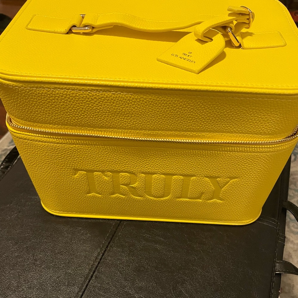 💛Truly Yellow Vegan Leather Trunk - Picture 2 of 14